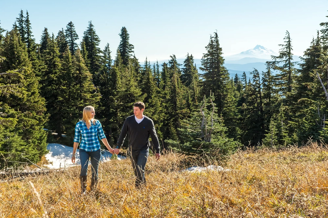 Mountain Engagement Photo | Best Places to Propose in Oregon