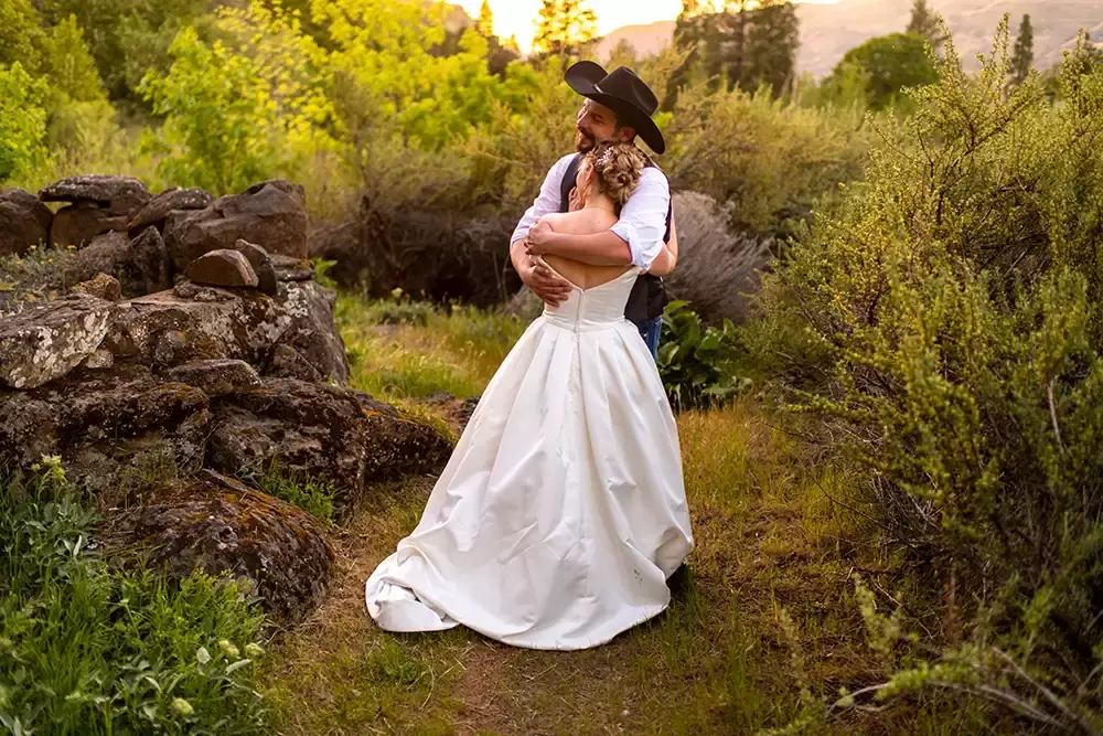Columbia Gorge Discovery Center Wedding Photos from Photojournalist Wedding Photographer Robert Knapp