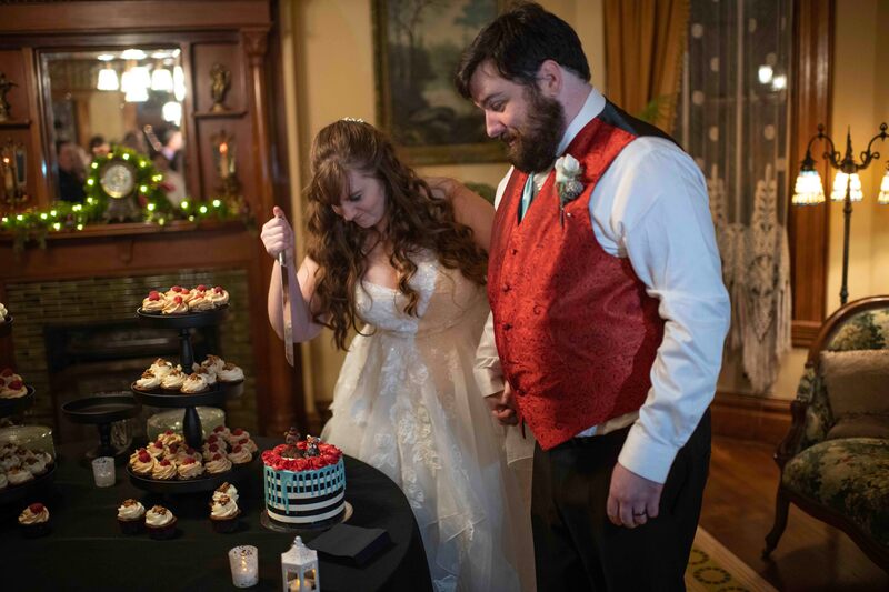 Victorian Belle Portland Weddings Cut the cake