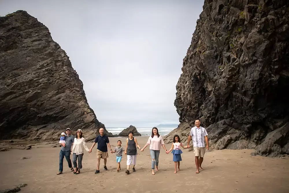 Are large family all walks hand-in-hand on the beach Portland ​Family Photographer Robert Knapp - Book Today! ​Family Photographer Robert Knapp in Portland - Book Today!