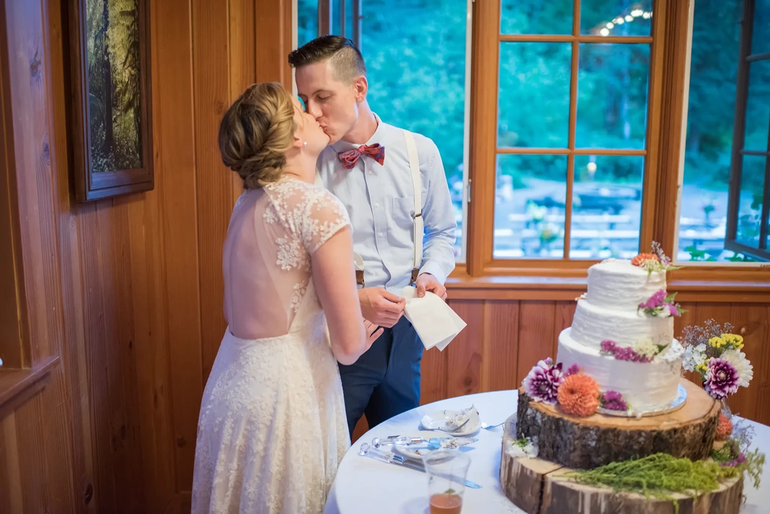 Silver Falls Weddings find time for yourself and all your guests. Bride and groom kiss after cutting the cake. 
